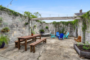 Urban 3 bedroom Local Art Filled Frenchman Oasis
